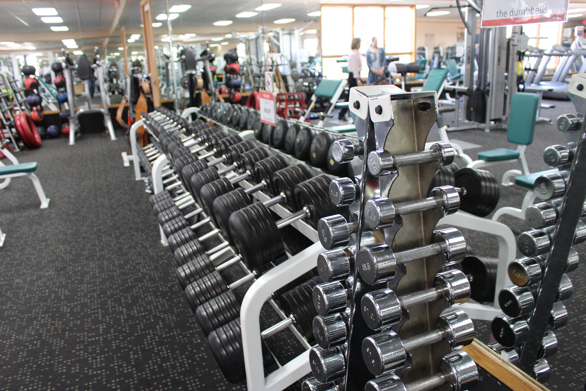 Weights in El Gancho gym facilities