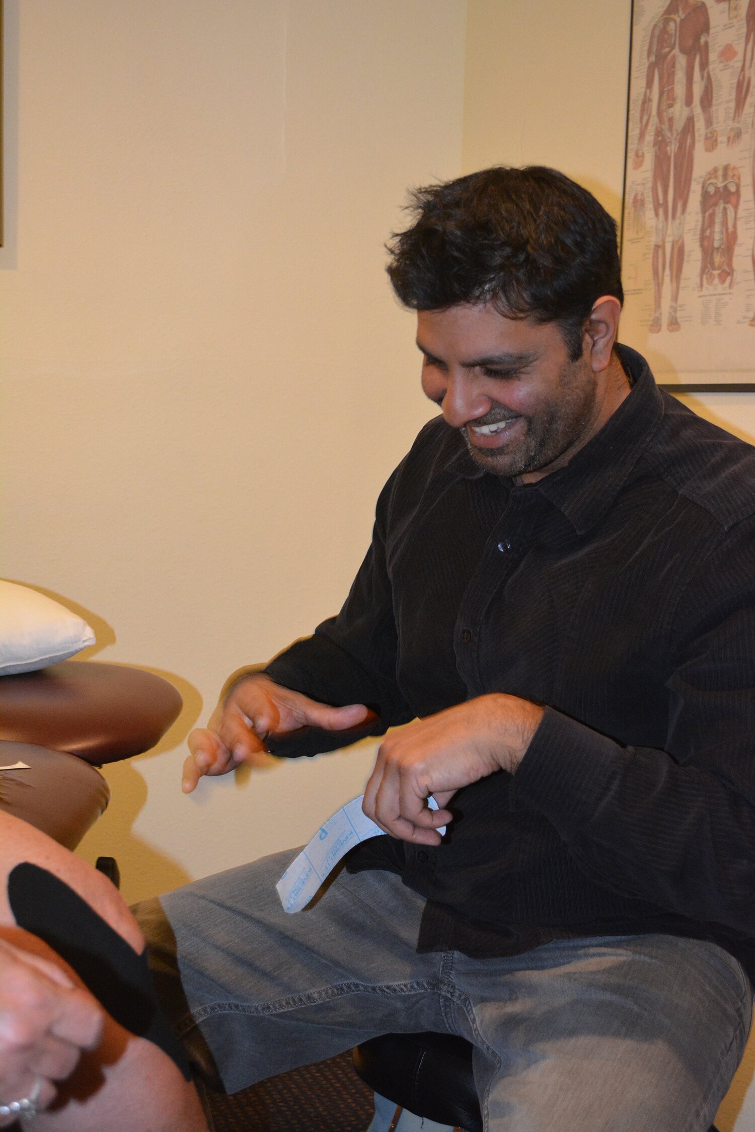 physical therapy santa fe explaining to a patient